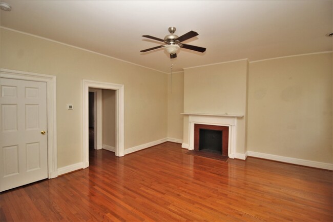 Foto del edificio - Awesome 1BD/1BA Mt. Vernon Condo w/ Privat...
