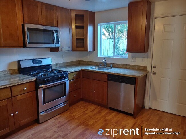 Foto del edificio - 1324 Campbell St