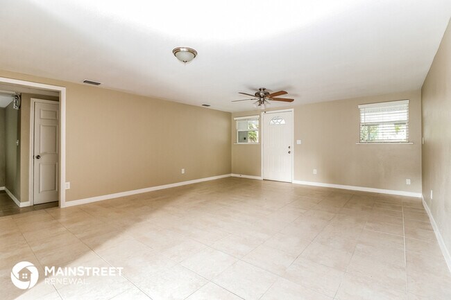 Foto del edificio - 7051 Lenox Dr