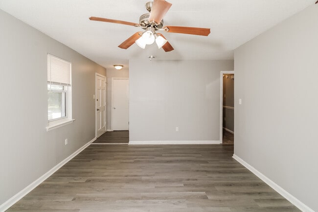 Building Photo - 2738 Antler Dr W