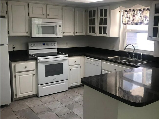 Building Photo - 109 Fiesta Cir
