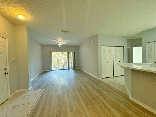Foto del edificio - Updated 2BR/1BA Florida Club Condo! Available Soon!