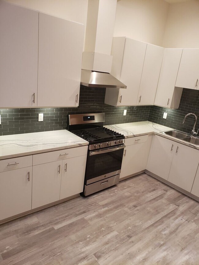 Building Photo - Promenade 151 - Work-Live