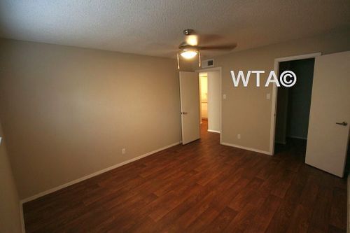 Foto del edificio - 4821 E Riverside Dr