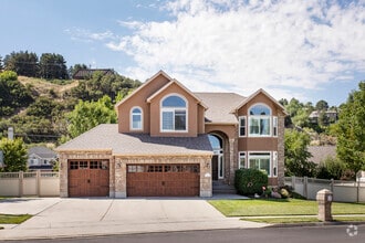 Building Photo - 2818 E Falcon Wy