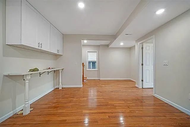 Foto del edificio - 127 Hobart Ave