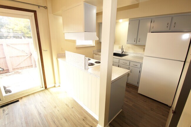 Foto del edificio - 4889 Dierker Rd