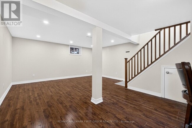 Photo du bâtiment - 303 Rossland Rd W