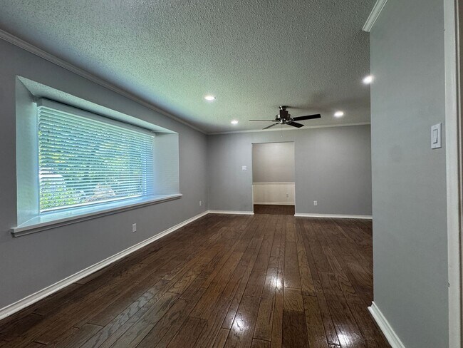 Foto del edificio - 1825 Courtney Dr