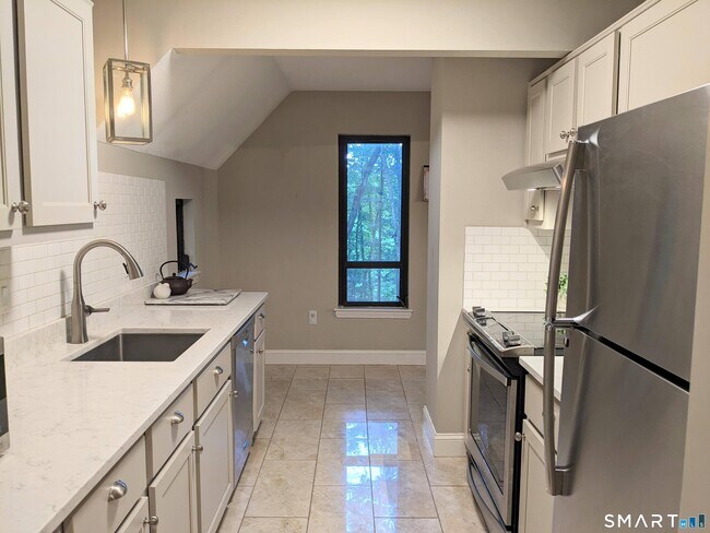 Foto del edificio - 44 Great Meadow Ln