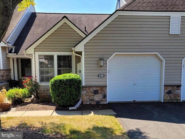 Foto del edificio - 138 Hawthorne Ct