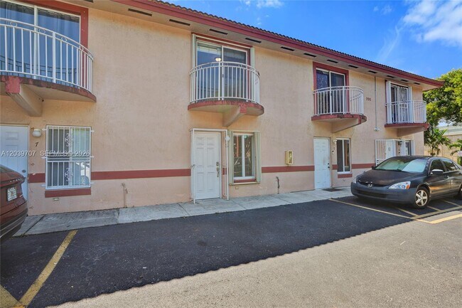 Foto del edificio - 990 NW 78th Ave