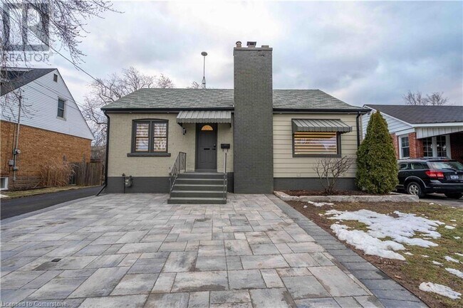 Photo du bâtiment - 104 2nd St N
