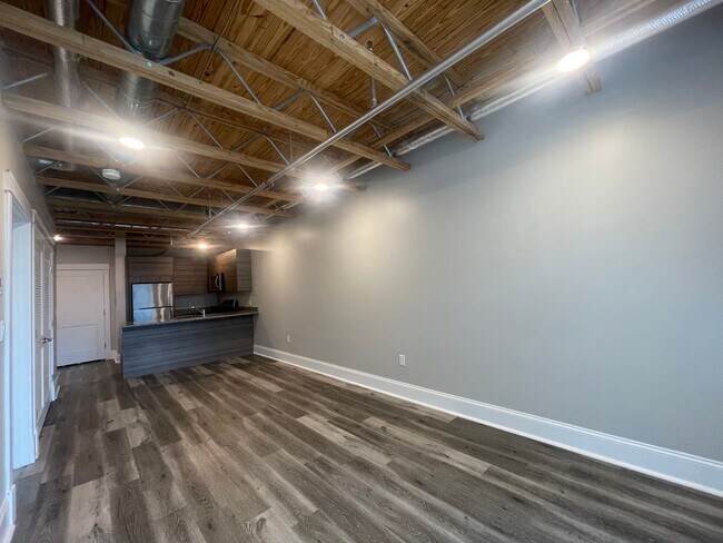 Building Photo - 330-350 Pleasant St. Unit 321