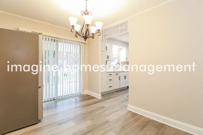Building Photo - Lovely 3 Bedroom Home in Bethel Park. Wash...