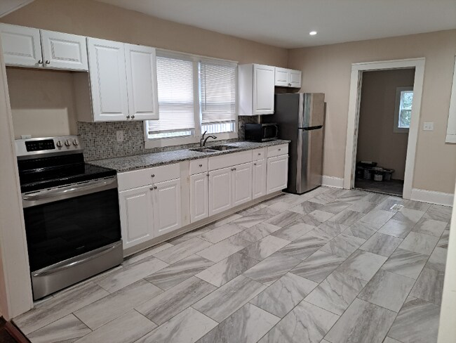 Foto del edificio - 609 W Garrison Blvd