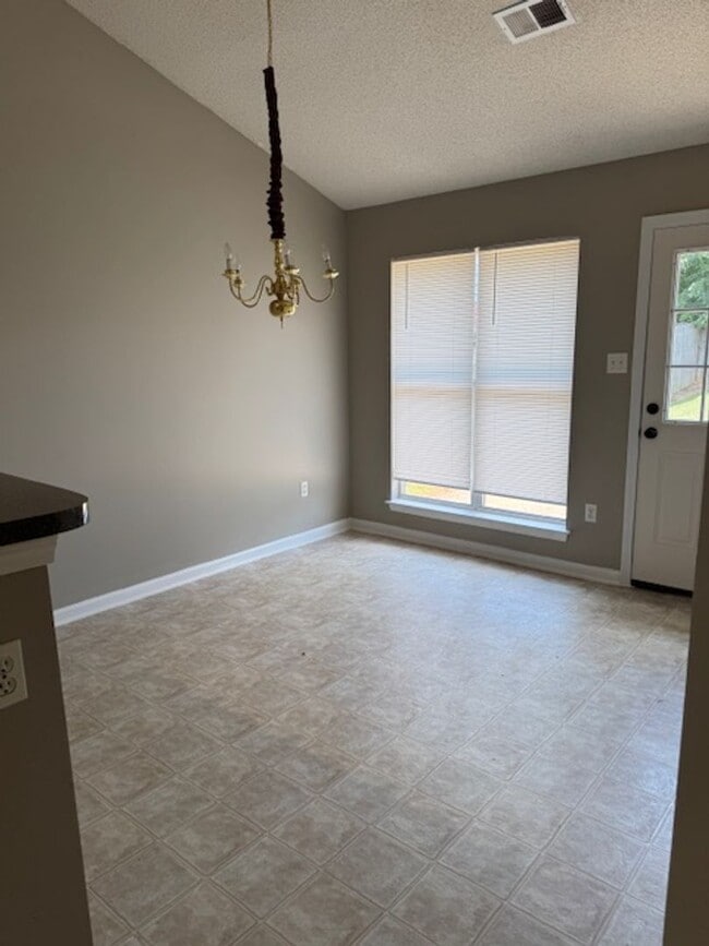 Building Photo - Renovated 2 Bedroom 2 Bath Home for Rent!!