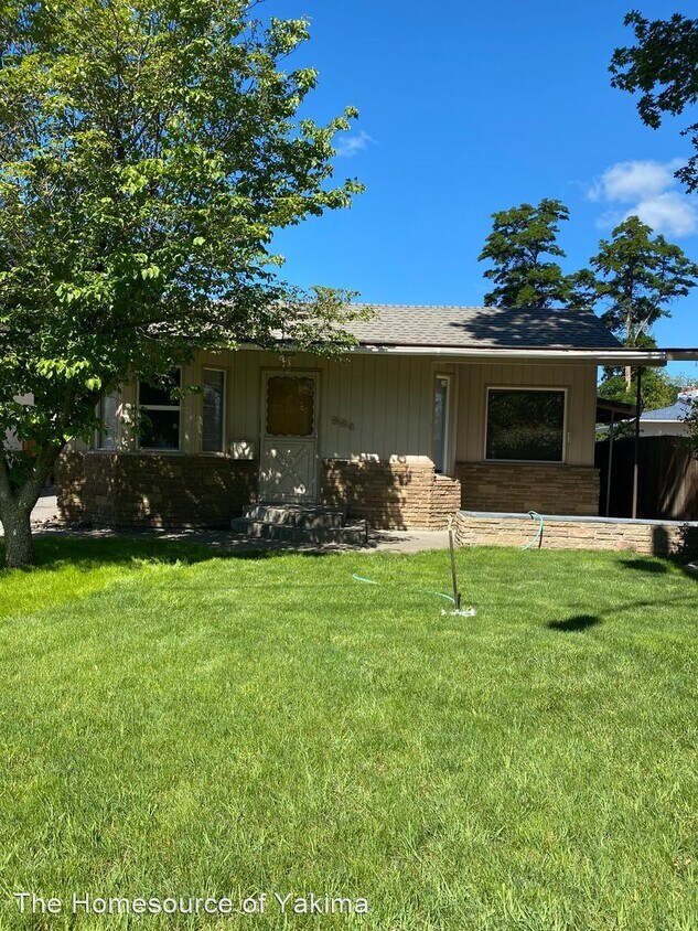 2 br, 1 bath House 224 N 18th Avenue House Rental in Yakima, WA