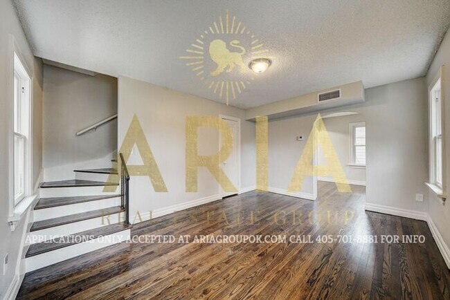 Building Photo - Shepherd District Beautiful 2 Bed/1 Bath D...