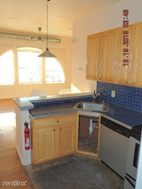 Building Photo - 1813 McCulloh St