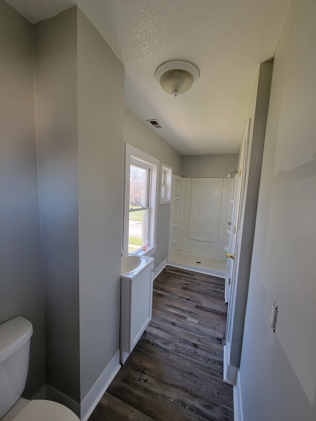 Baño - 125 Neil St