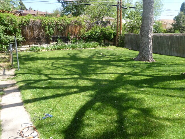 Foto del edificio - Cute Westside Property with Park Like Back...