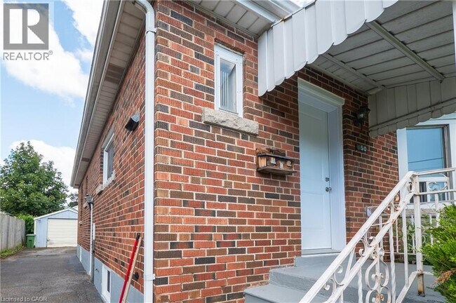 Photo du bâtiment - 150 Beland Ave S