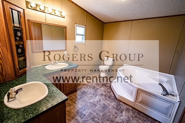Building Photo - 149 Foxfire Dr