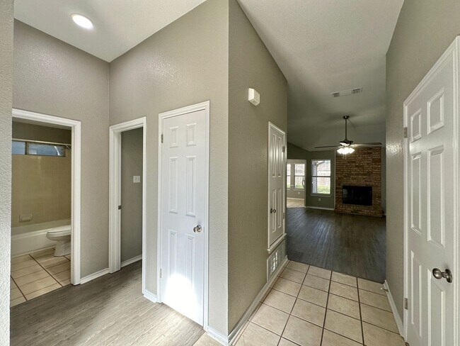 Building Photo - Viewable Now!