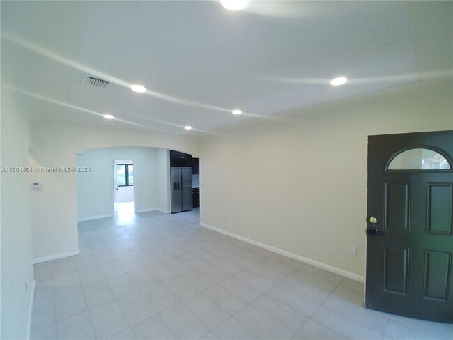 Building Photo - 940 NW 47th St