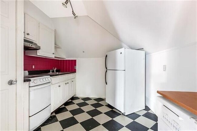 Building Photo - 2905 Grand Rte Saint John St