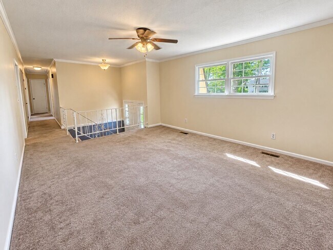 Building Photo - 2210 Haven Crest Dr