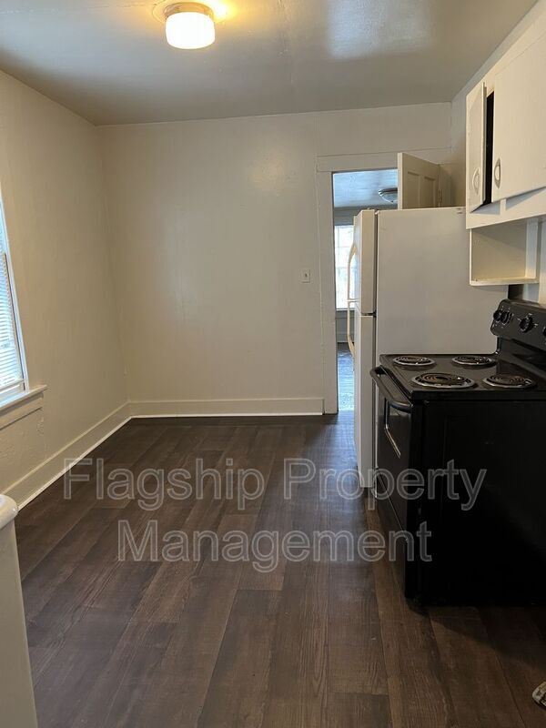 Foto del edificio - 1123 S Washington St