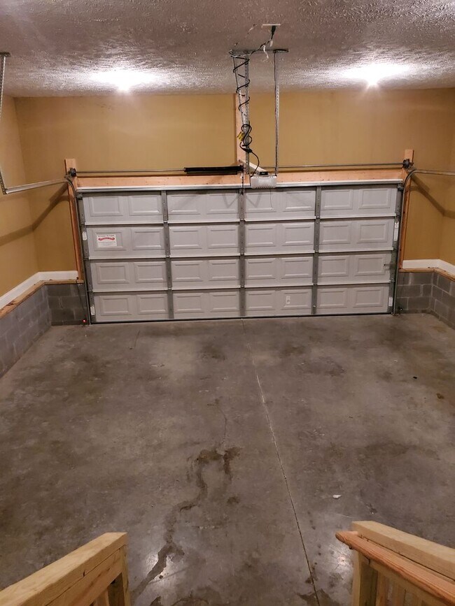 Foto del edificio - 3 Bedroom, 2 Bath, 2 Car Garage