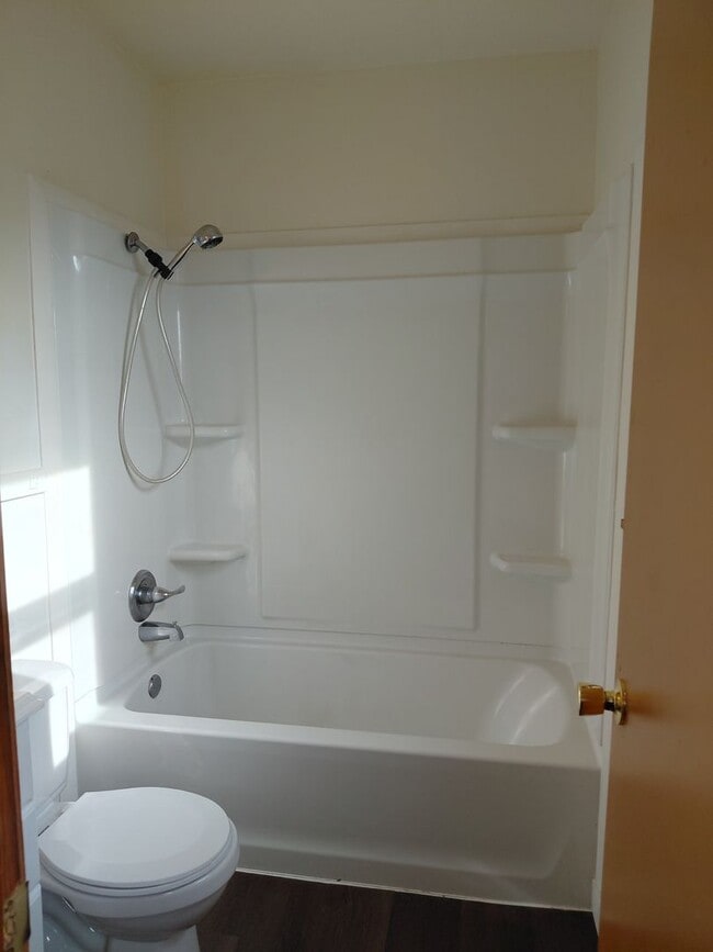 Foto del edificio - 140/150 W 4th Duplex