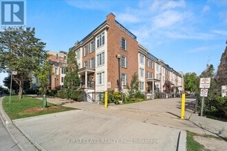 Building Photo - 3-323 Everson Dr