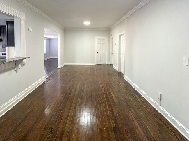 Building Photo - Beautifully Updated 3 Bed 2 Bath Haymount Home