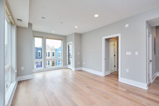 Building Photo - 1112 Montello Ave NE