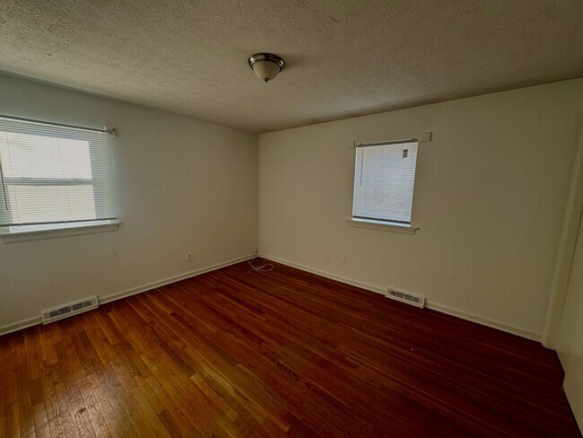 Building Photo - 2600 Anthony Pl