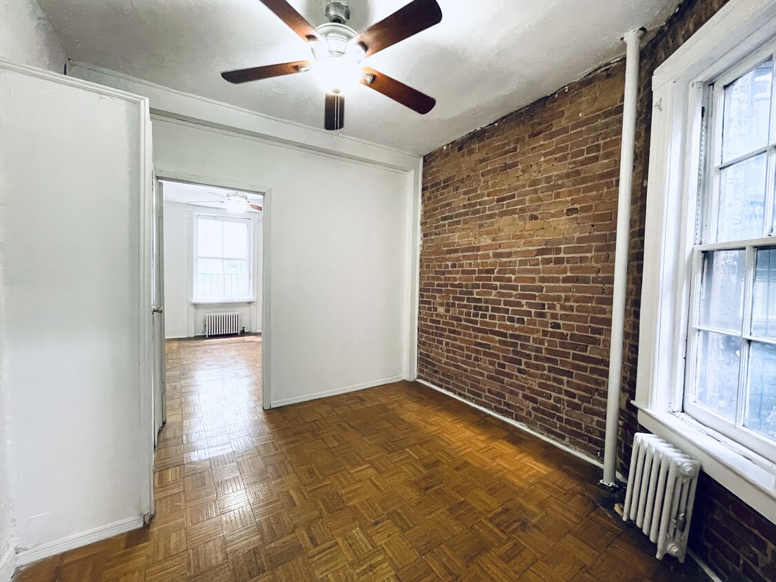 Foto principal - 324 E 73rd St