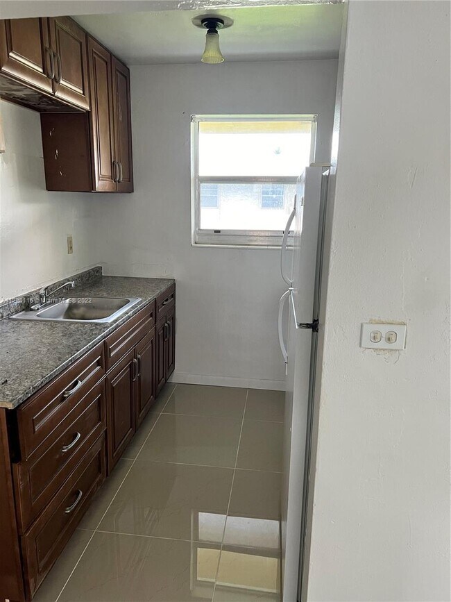 Foto del edificio - 14990 NE 5th Ct