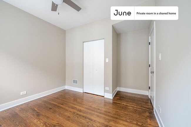 Foto del edificio - Private bedroom in 3 bed/1 bath Home