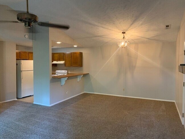 Building Photo - Briarcliff Condo (Shameika)