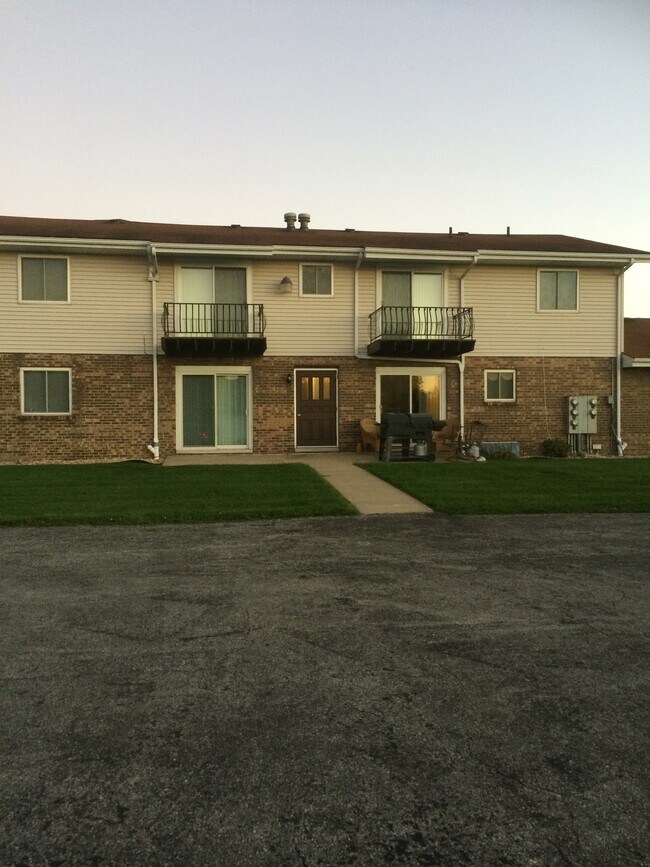 156 Plum Creek Dr Unit A, Schererville, IN 46375 Apartments in