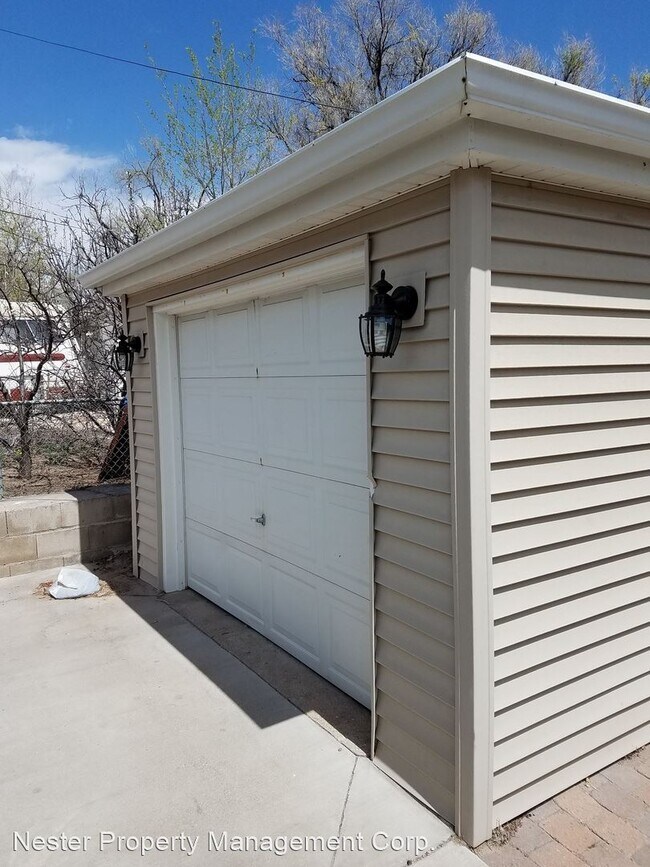 Foto del edificio - 3 br, 1 bath House - 844 E. Fountain Blvd