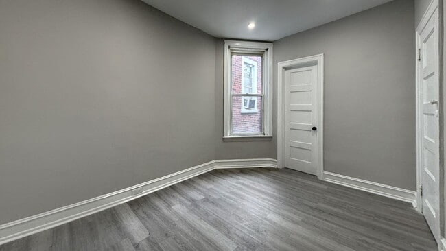 Building Photo - Move-In Ready 3BR Philly Rowhome with Modern Finishes