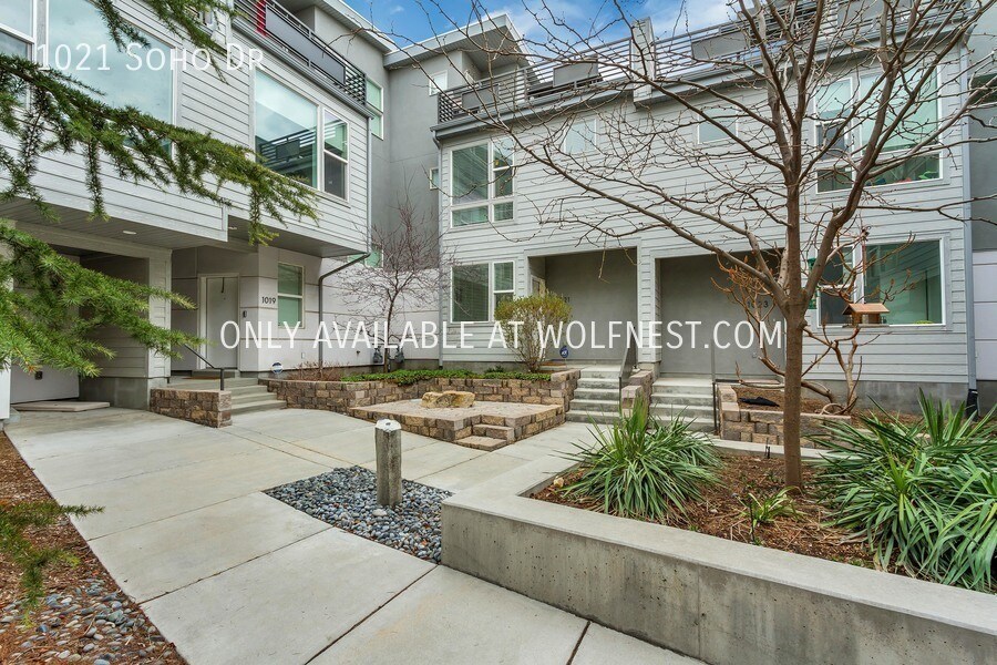 Foto principal - Luxurious 3 Bedroom Midvale Townhome! No D...