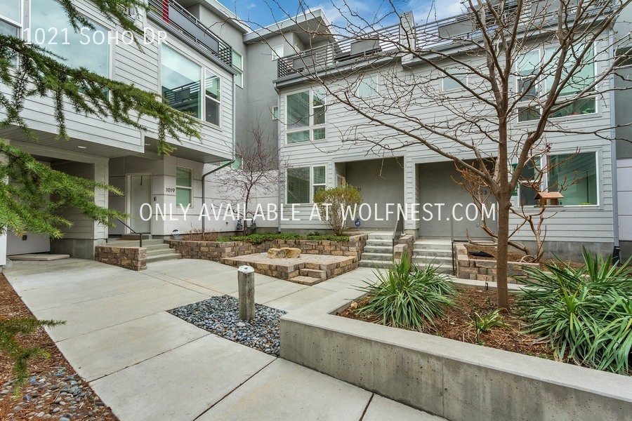 Primary Photo - Luxurious 3 Bedroom Midvale Townhome! No D...