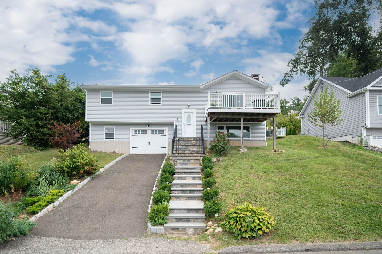 Primary Photo - 51 Mountain View Dr