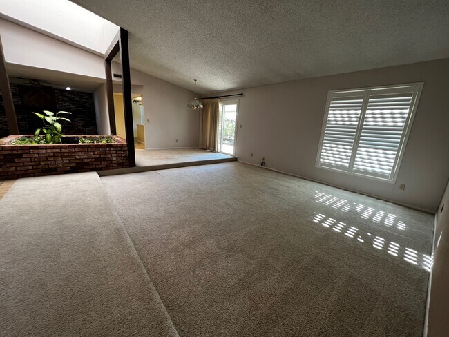 1652 Rushing St photo'